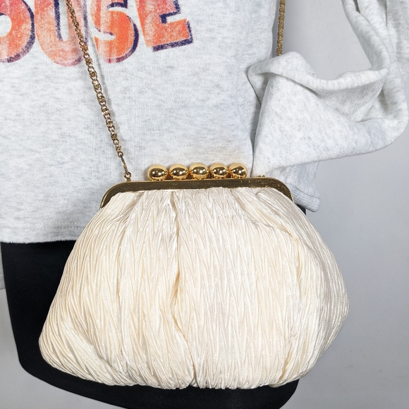 Vintage Carla Marchi puff bag satin chain strap ivory evening pillow bag - Picture 2 of 7